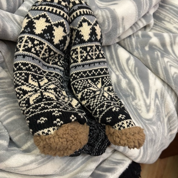 Muk Luks  gripper socks /slippers.  NEW. - Picture 2 of 4
